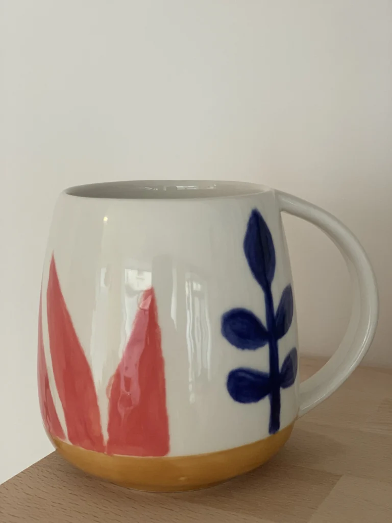 tasse céramique avec motif floral